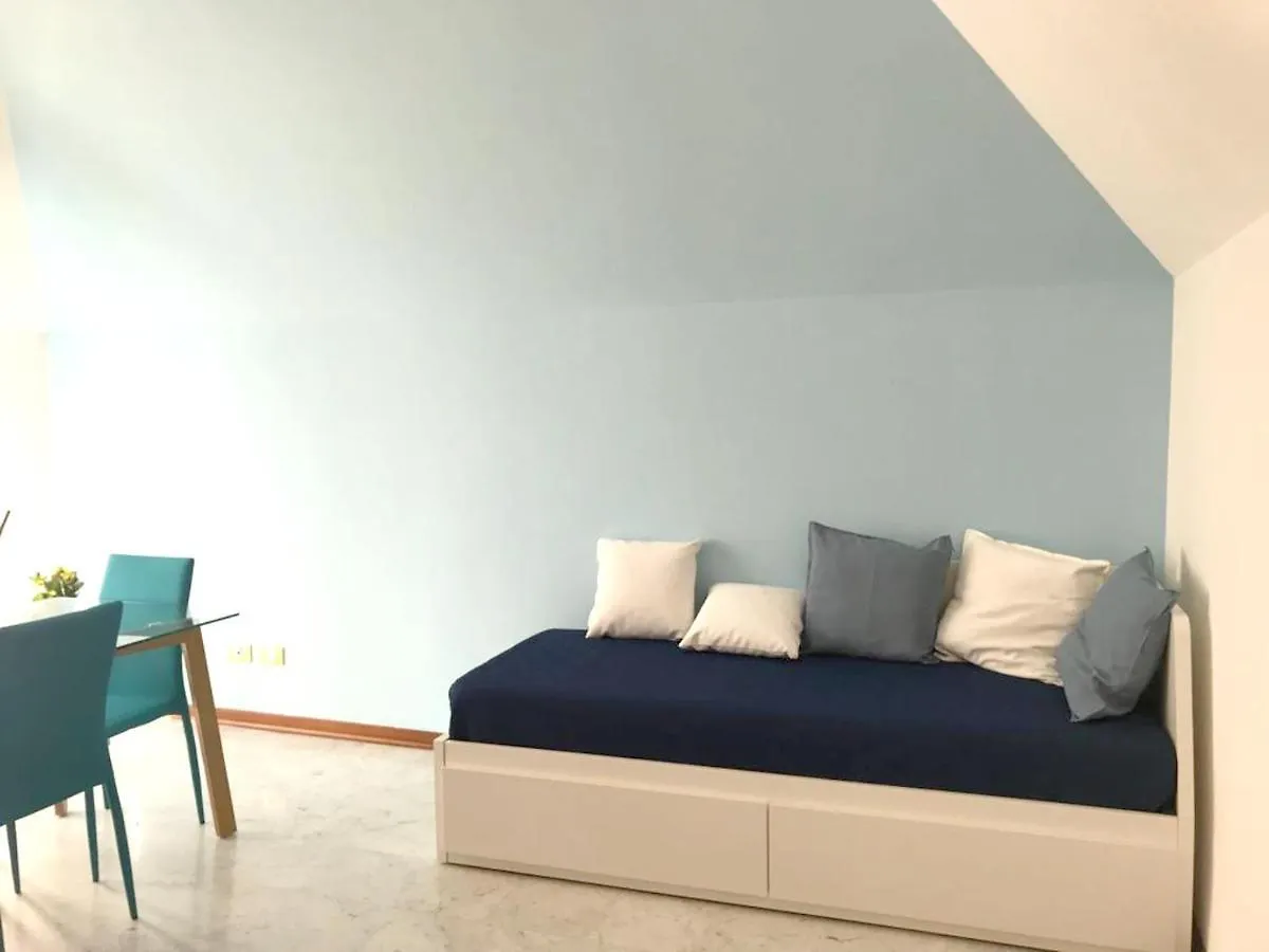 Charming Studio In Desenzano Del Garda 47 Sqm With Balcony Parking Italia