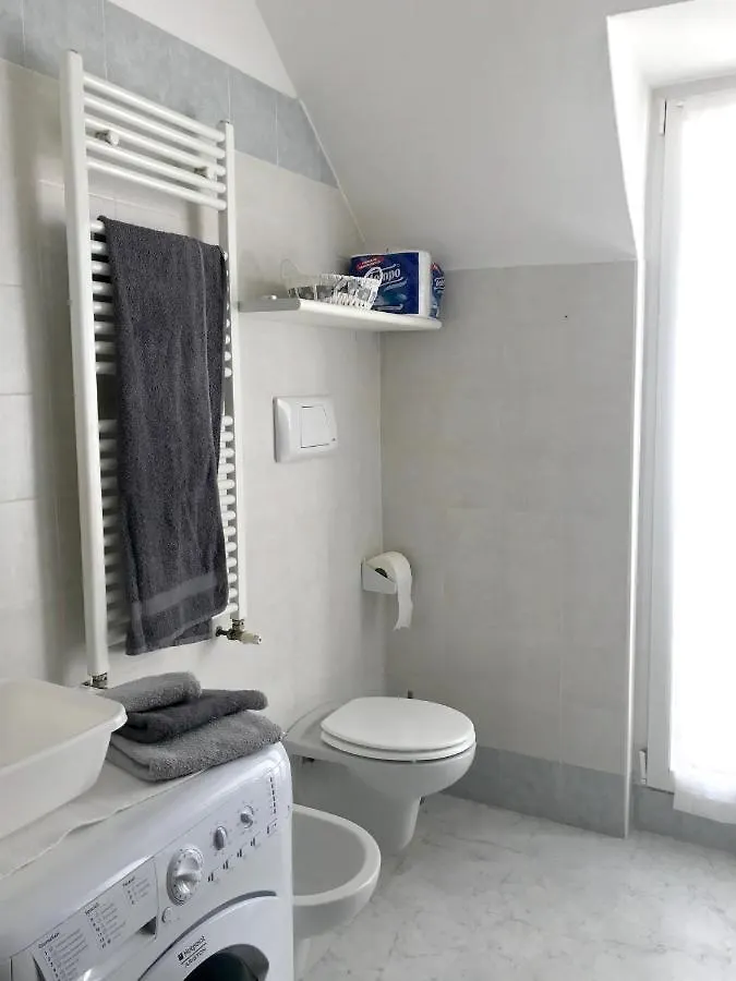 Charming Studio In Desenzano Del Garda 47 Sqm With Balcony Parking 0*,