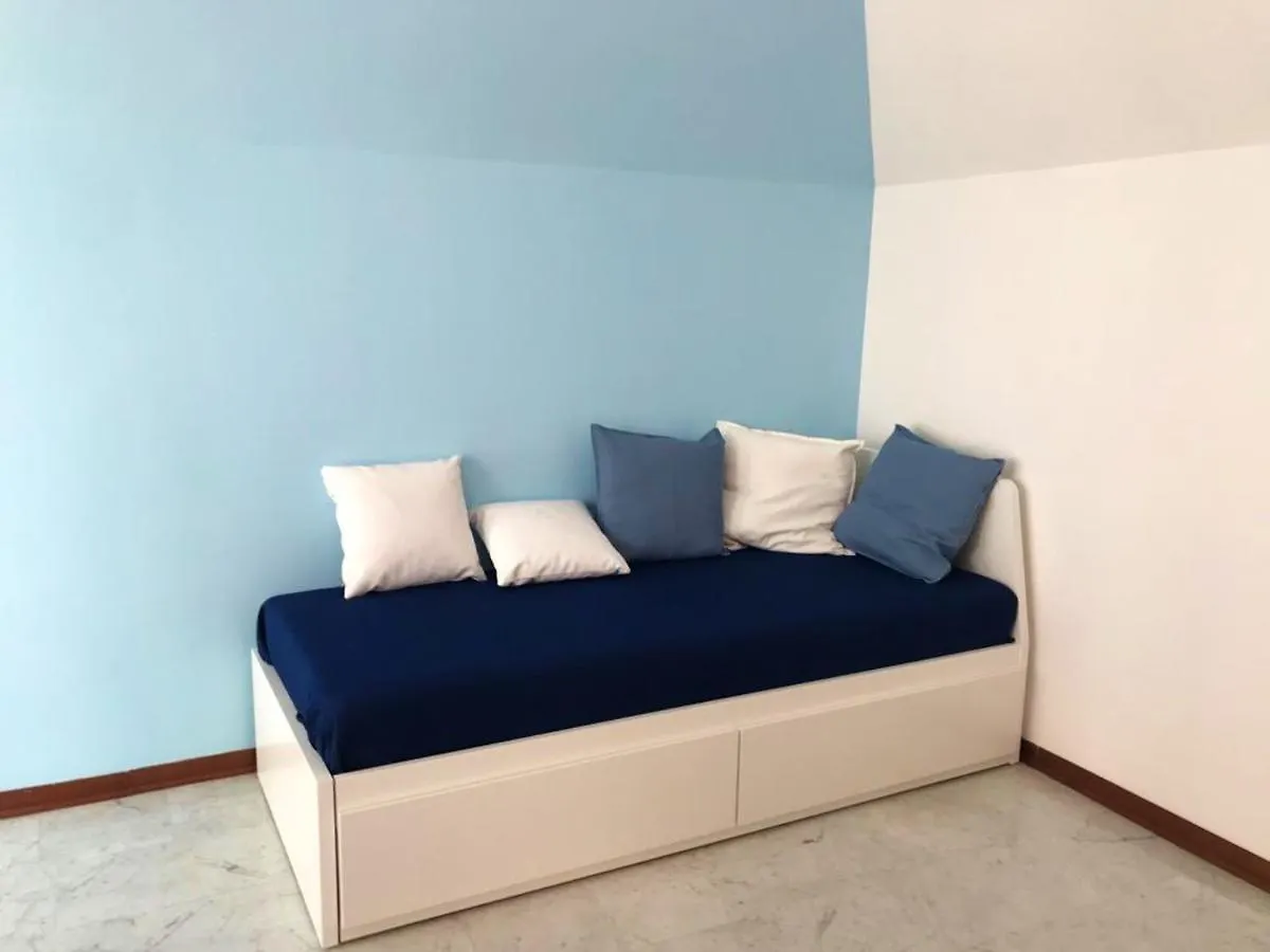 Charming Studio In Desenzano Del Garda 47 Sqm With Balcony Parking 0*,